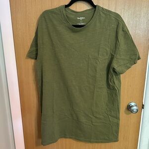 Goodfellow & Co Men's Olive Green T-Shirt pocket